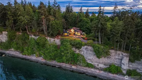 3996 NE Twin Spits Rd, Hansville, WA 98340