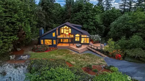 3996 NE Twin Spits Rd, Hansville, WA 98340