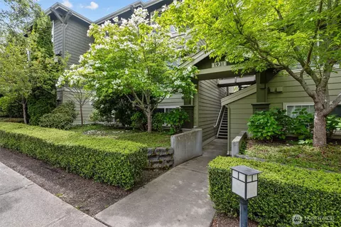 1931 23rd Pl NE #202, Issaquah, WA 98029