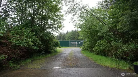 84 Hanson Rd, Hoquiam, WA 98550