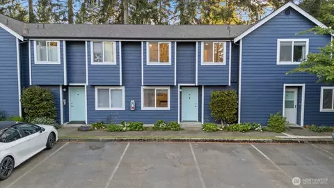 21904 56th Ave W #B2, Mountlake Terrace, WA 98043