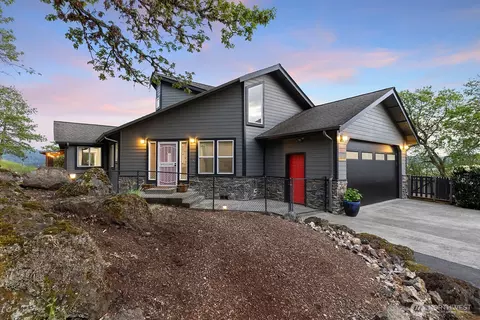 72 Bluff Rd, Kelso, WA 98626