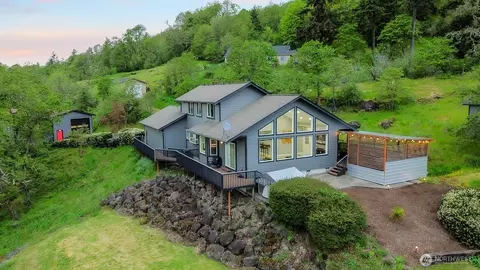 72 Bluff Rd, Kelso, WA 98626
