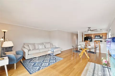 4222 Beach Dr SW #202, Seattle, WA 98116