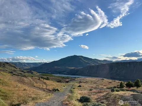 220 Ridge Rd, Orondo, WA 98843