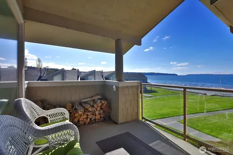 816 Old Beach Rd #203, Freeland, WA 98249