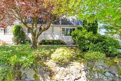 19712 50 Ave W #1, Lynnwood, WA 98036