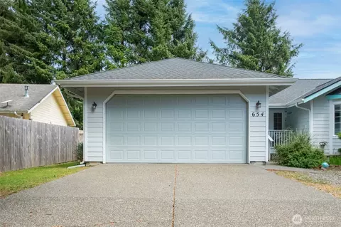 654 Woodland Loop NE, Ocean Shores, WA 98569