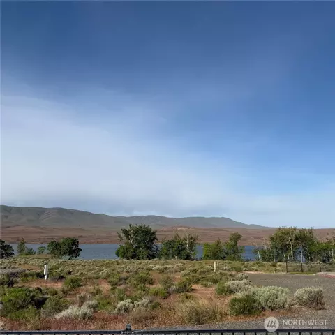610 Lakeside Way SW, Mattawa, WA 99349