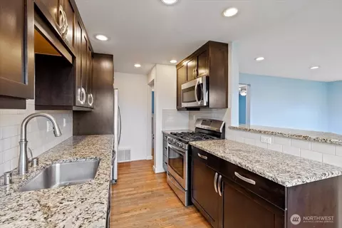 Kitchen - 2905 E Olive St, Seattle, WA 98122 photo 3 of 4