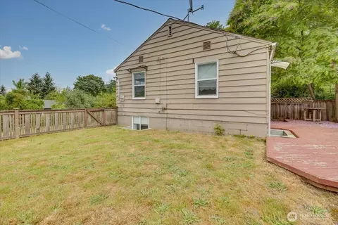 Exterior - 2905 E Olive St, Seattle, WA 98122 photo 2 of 3