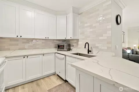 33020 10th Ave SW #X103, Federal Way, WA 98023