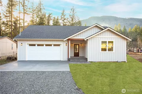 7933 Oregon Trl, Maple Falls, WA 98266