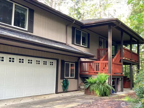 21 N Beaver Pl N, Hoodsport, WA 98548