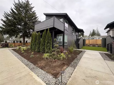 906 910 6th St S, Kirkland, WA 98033