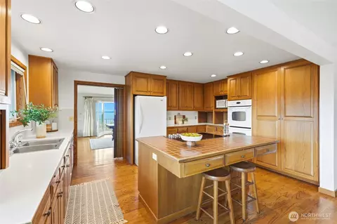 Kitchen - 531 View Ridge Dr, Everett, WA 98203 photo 3 of 4