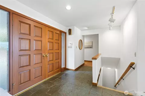 Entry Way - 531 View Ridge Dr, Everett, WA 98203 photo 2 of 2