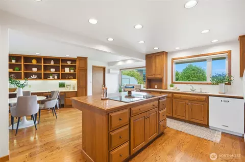 Kitchen - 531 View Ridge Dr, Everett, WA 98203 photo 4 of 4