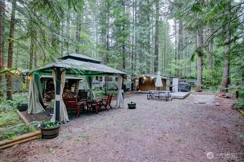 201 Chanterelle Dr, Deming, WA 98244