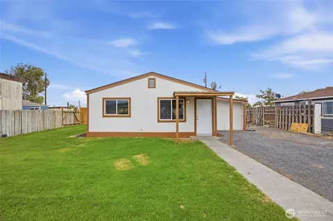 4243 NE Lincoln Dr, Moses Lake, WA 98837