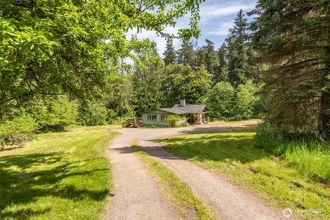 210 Gardiner Beach Rd, Sequim, WA 98382