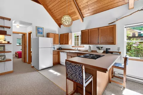 Kitchen - 52225 SE 496th Pl, Greenwater, WA 98022 photo 2 of 2