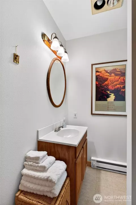 Bath - 52225 SE 496th Pl, Greenwater, WA 98022 photo 1 of 2