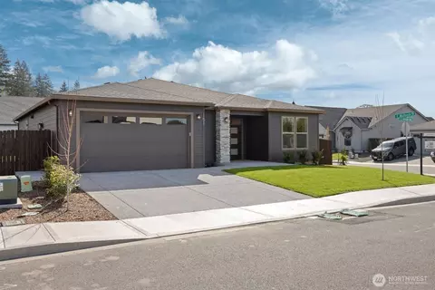 151 E Airedale Ave, La Center, WA 98629