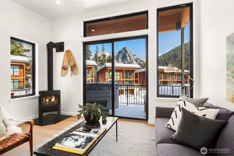 121 Pass Life Way, Snoqualmie Pass, WA 98068
