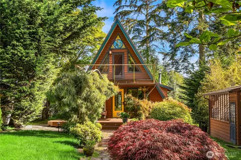 7575 SE Madrona Dr NE, Bainbridge Island, WA 98110