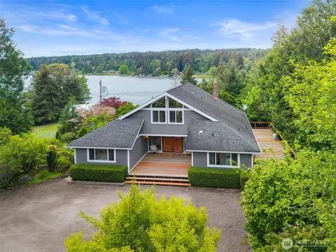 21275 Indianola Rd NE, Poulsbo, WA 98370