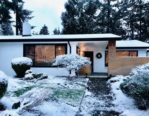 2628 Country Club Ct NW, Olympia, WA 98502