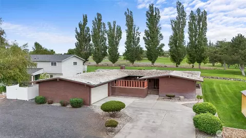 1273 Fairway Dr NE, Moses Lake, WA 98837