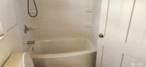 Bath - 1224 Maple St, Everett, WA 98201 photo 1 of 3