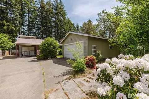 41 NE Salty Dr, Belfair, WA 98528