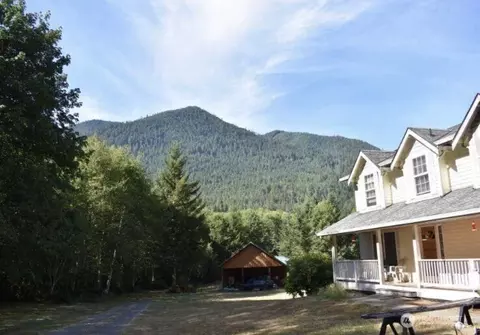 4244 Duckabush Rd, Brinnon, WA 98320