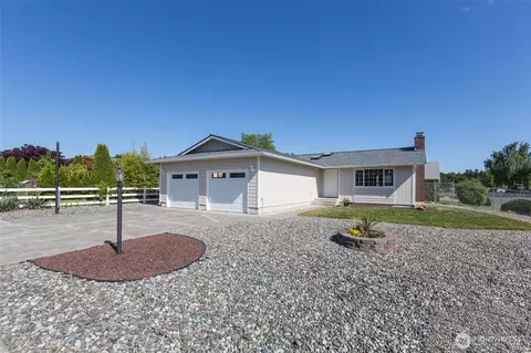 872 E Spruce St, Sequim, WA 98382