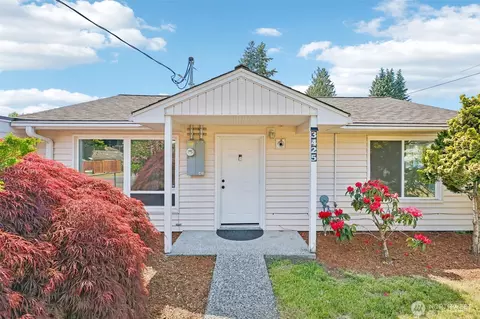 3425 NE 7th Pl, Renton, WA 98056