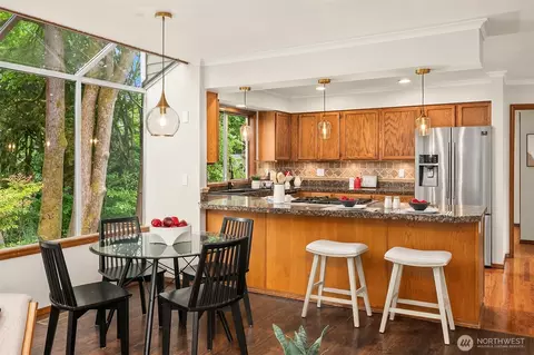 Kitchen - 10336 NE 201st Pl, Bothell, WA 98011 photo 5 of 5