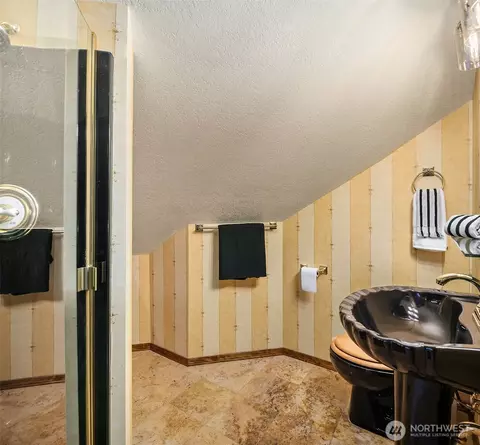 Bath - 10336 NE 201st Pl, Bothell, WA 98011 photo 6 of 6