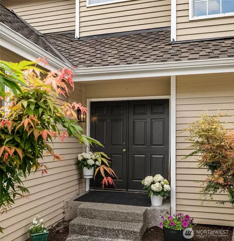 Entry Way - 10336 NE 201st Pl, Bothell, WA 98011 photo 1 of 2