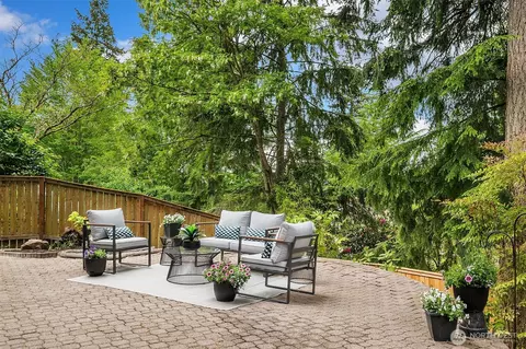 Exterior - 10336 NE 201st Pl, Bothell, WA 98011 photo 4 of 7