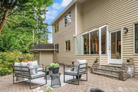 Exterior - 10336 NE 201st Pl, Bothell, WA 98011 photo 7 of 7