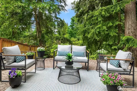 Exterior - 10336 NE 201st Pl, Bothell, WA 98011 photo 3 of 7