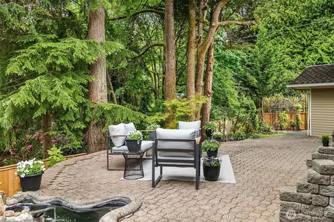 Exterior - 10336 NE 201st Pl, Bothell, WA 98011 photo 6 of 7