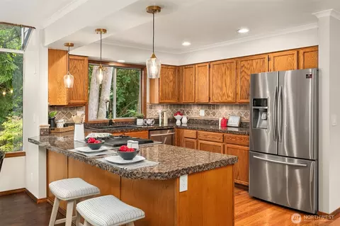 Kitchen - 10336 NE 201st Pl, Bothell, WA 98011 photo 2 of 5