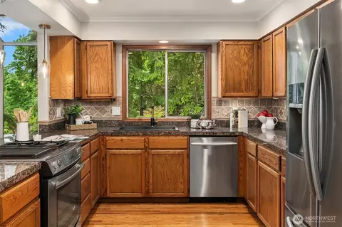 Kitchen - 10336 NE 201st Pl, Bothell, WA 98011 photo 3 of 5