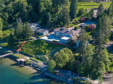 402 3rd Ln, Fox Island, WA 98333