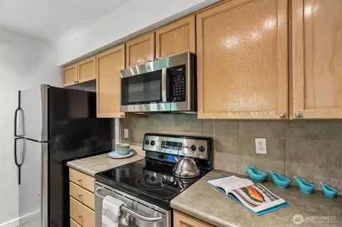 Kitchen - 18930 Bothell Everett Hwy #E301, Bothell, WA 98012 photo 3 of 3