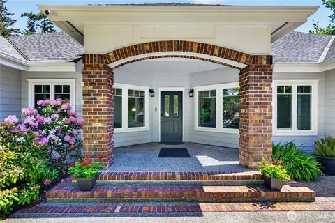 146 E Welcher Rd, Coupeville, WA 98239